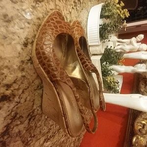 NICKELS Soft Alligator Print Sandles Size 9.5
